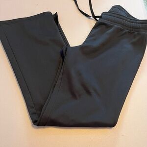 Women Under Armour Large Black Sweatshirt